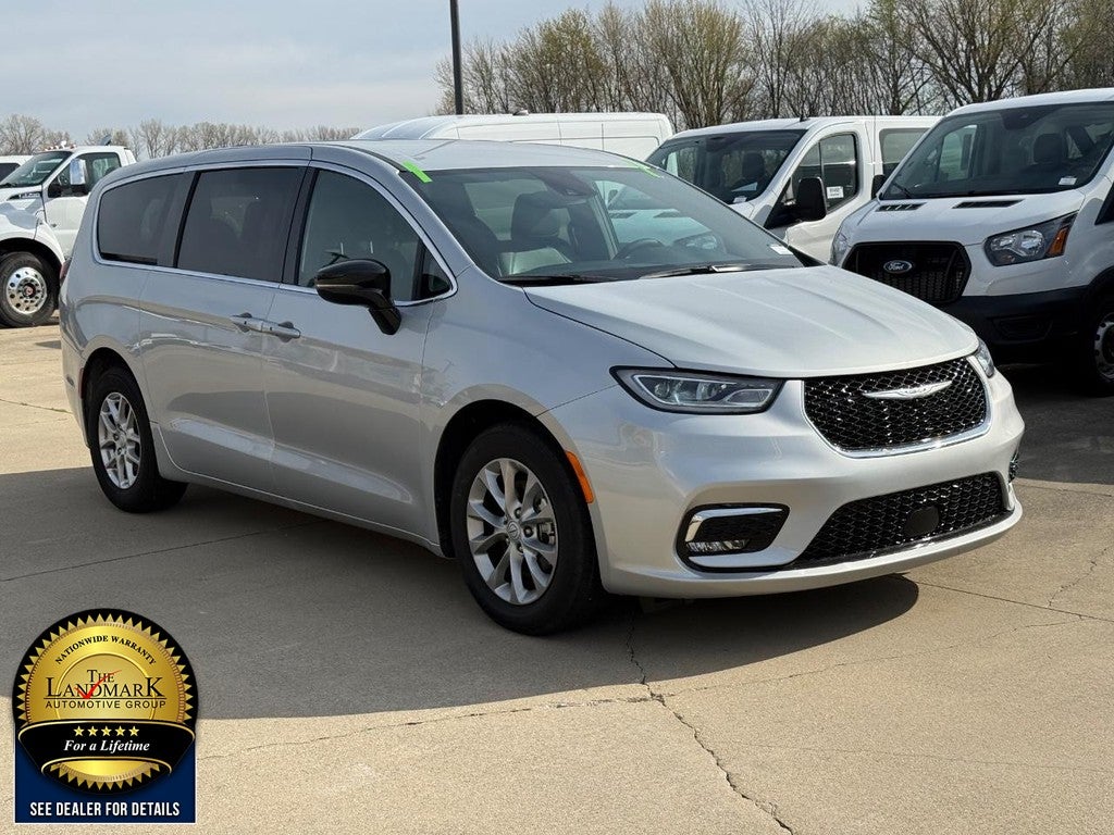 2026 Chrysler Pacifica Select FWD