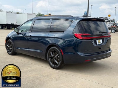 2025 Chrysler Pacifica Limited FWD