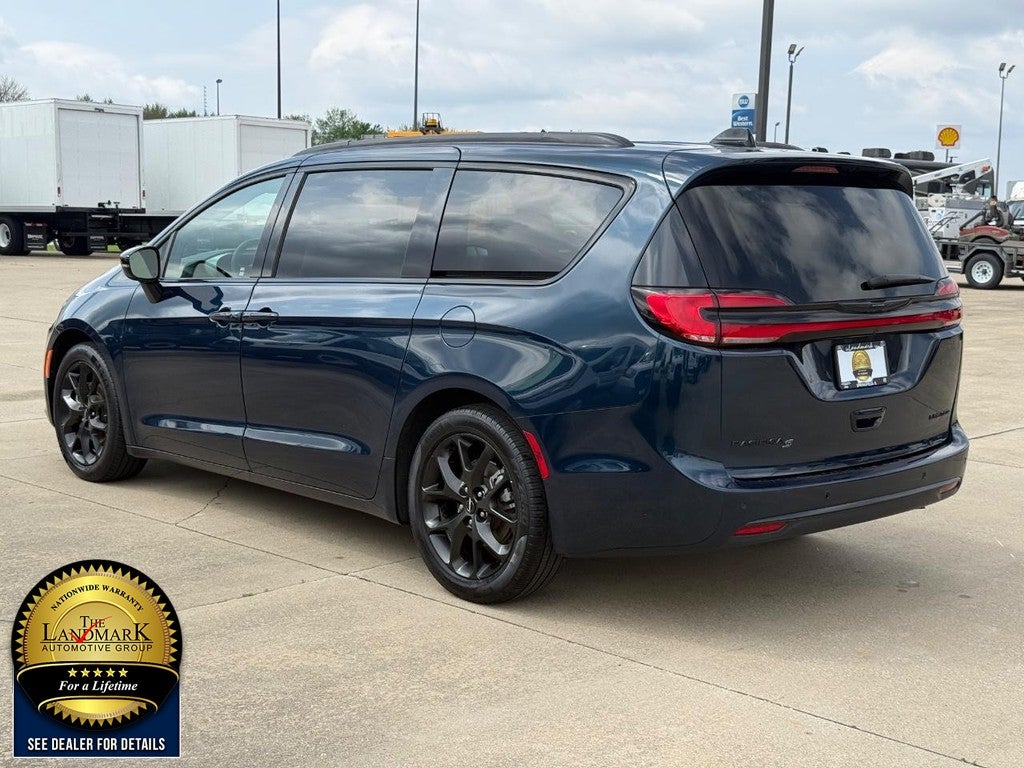 2025 Chrysler Pacifica Limited FWD