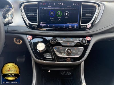 2025 Chrysler Pacifica Limited FWD