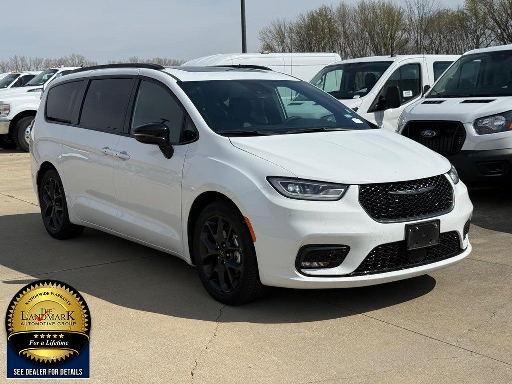 2025 Chrysler Pacifica Limited FWD