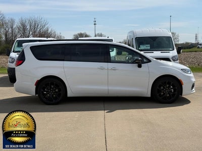 2025 Chrysler Pacifica Limited FWD