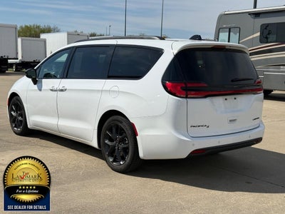 2025 Chrysler Pacifica Limited FWD