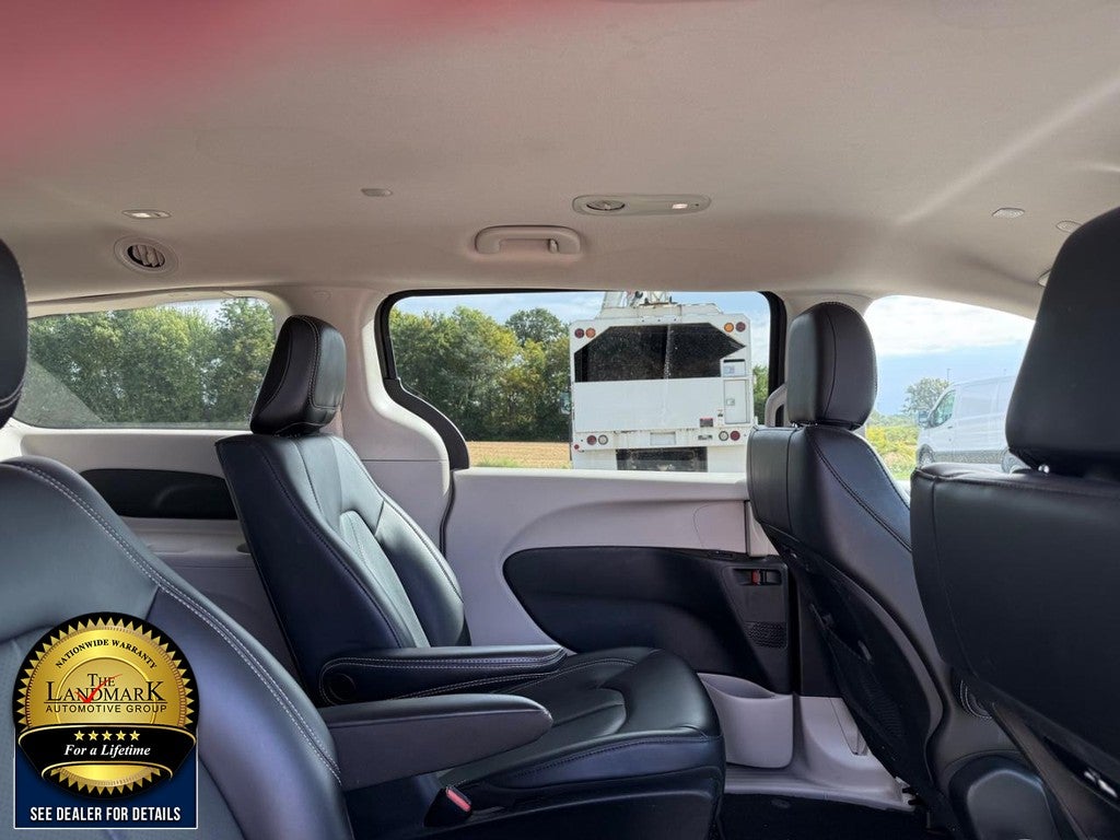 2023 Chrysler Pacifica Hybrid Touring L FWD