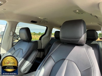 2023 Chrysler Pacifica Hybrid Touring L FWD