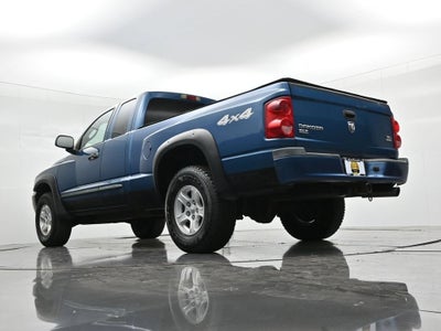 2005 Dodge Dakota 2dr Club Cab 131" WB 4WD SLT