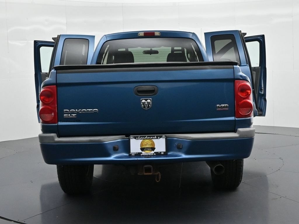 2005 Dodge Dakota 2dr Club Cab 131" WB 4WD SLT