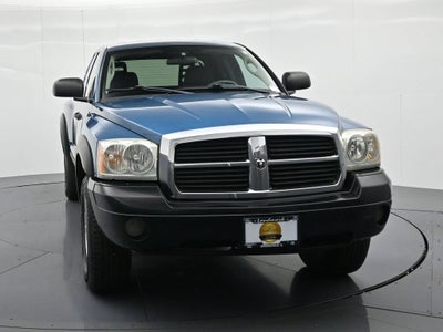 2005 Dodge Dakota 2dr Club Cab 131" WB 4WD SLT