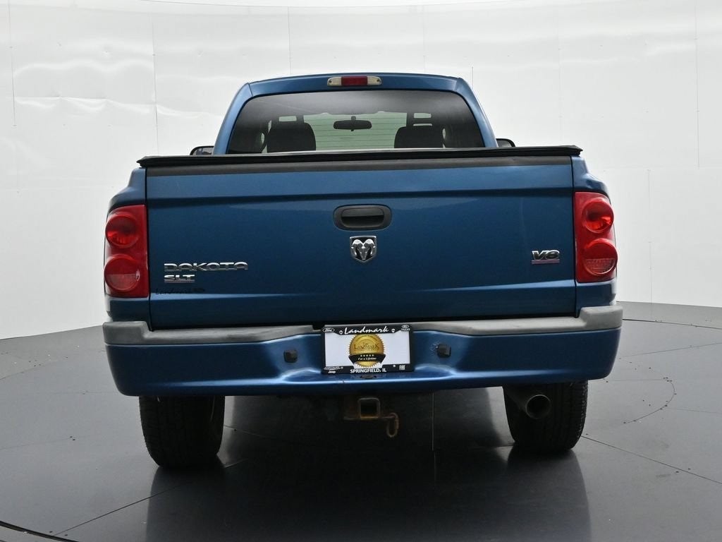 2005 Dodge Dakota 2dr Club Cab 131" WB 4WD SLT