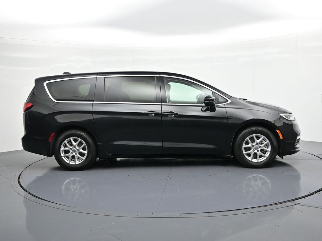 2023 Chrysler Pacifica Touring L FWD