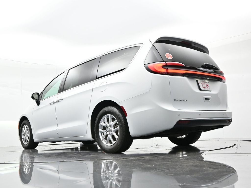 2023 Chrysler Pacifica Touring L FWD