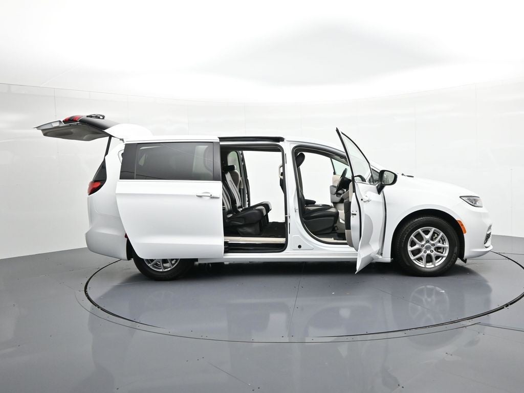 2023 Chrysler Pacifica Touring L FWD