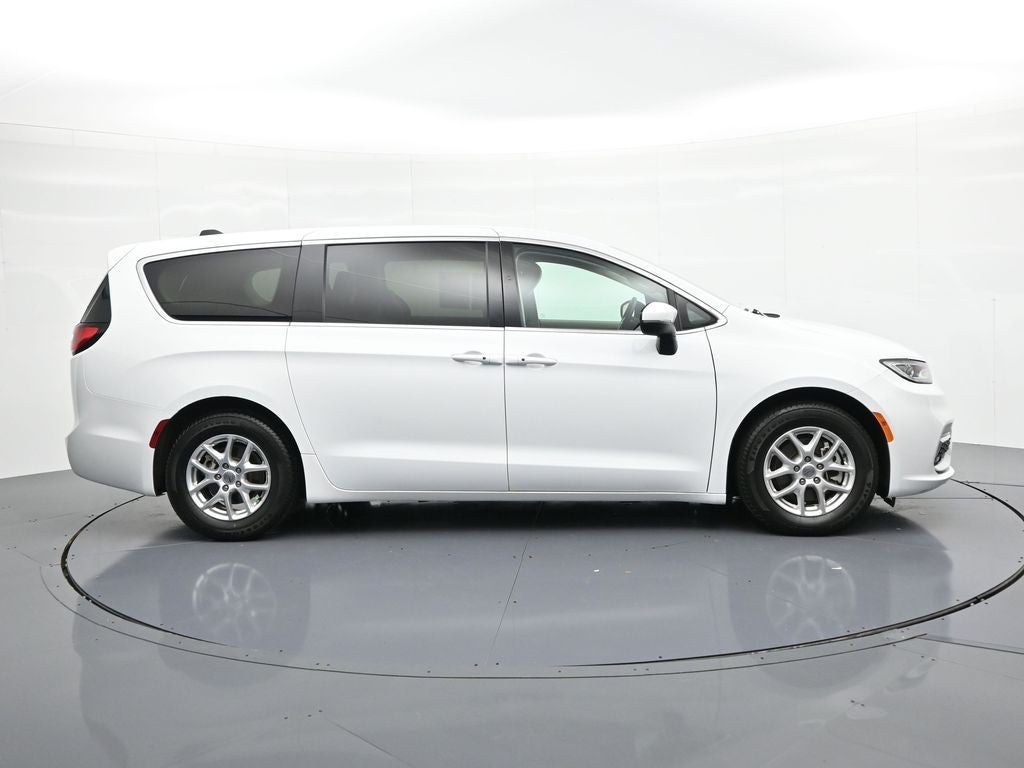 2023 Chrysler Pacifica Touring L FWD
