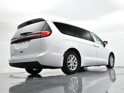2024 Chrysler Pacifica Touring L FWD