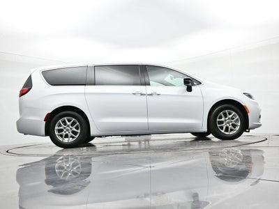2024 Chrysler Pacifica Touring L FWD
