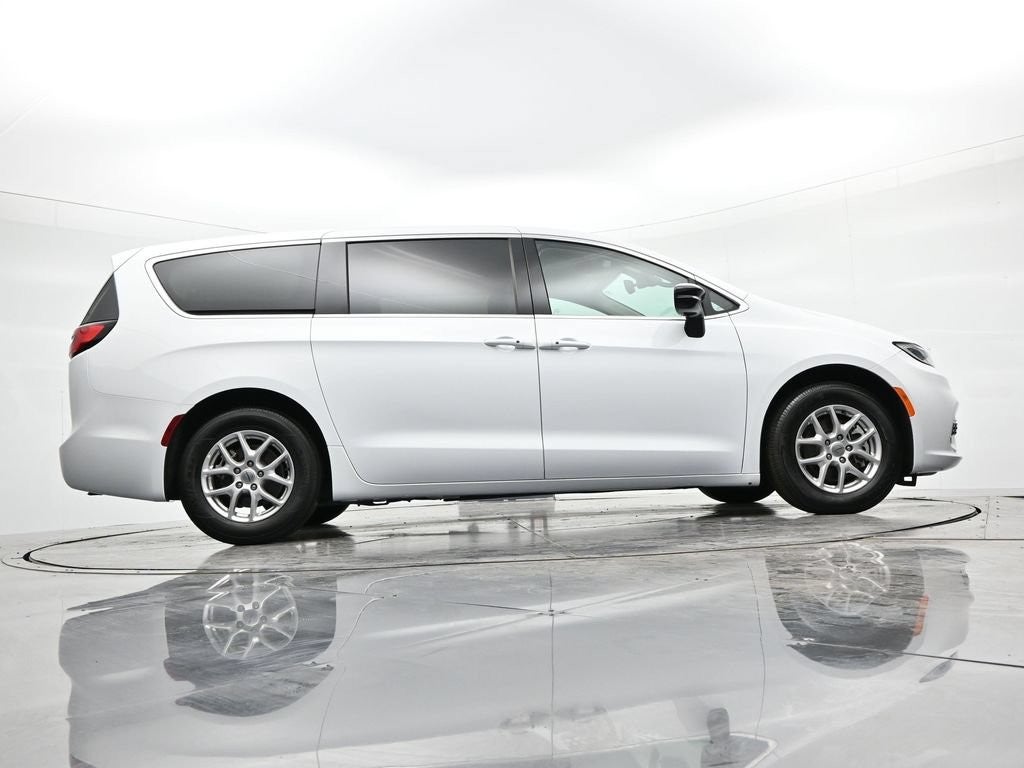 2024 Chrysler Pacifica Touring L FWD