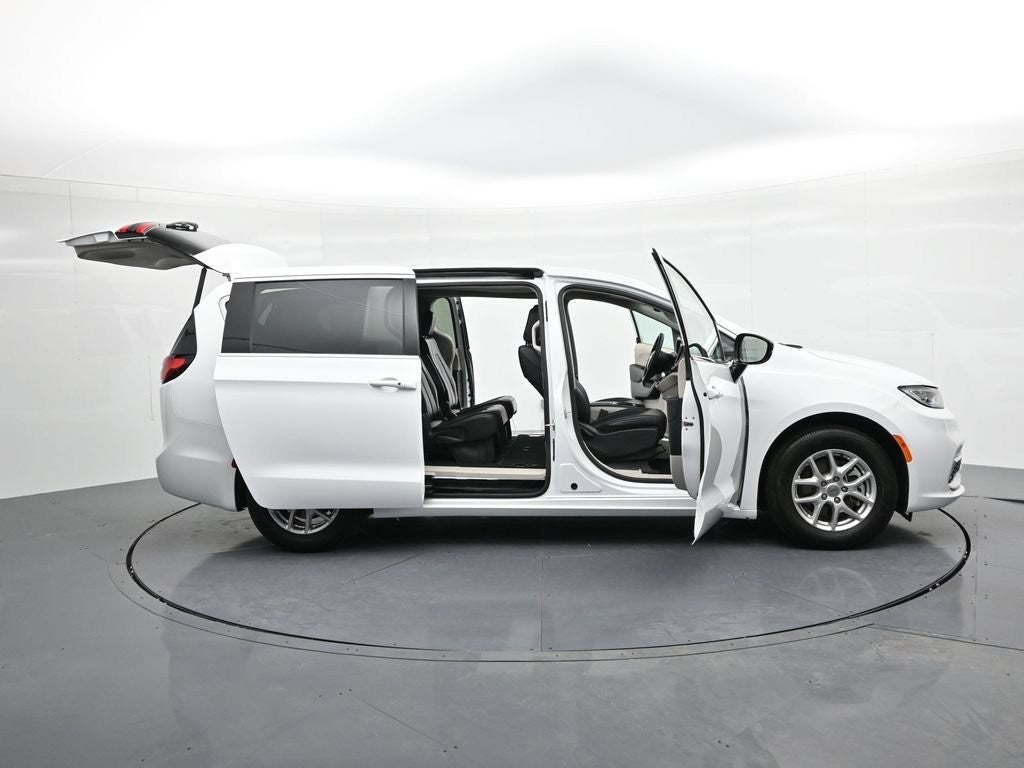 2024 Chrysler Pacifica Touring L FWD