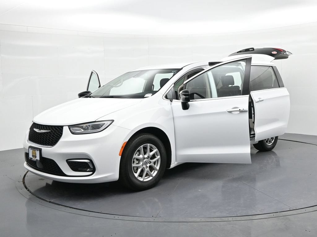 2024 Chrysler Pacifica Touring L FWD