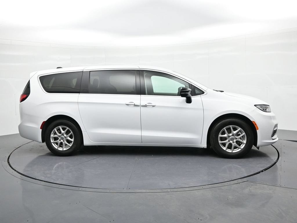 2024 Chrysler Pacifica Touring L FWD
