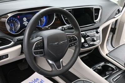 2023 Chrysler Pacifica Limited FWD