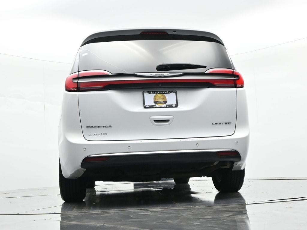 2023 Chrysler Pacifica Limited FWD