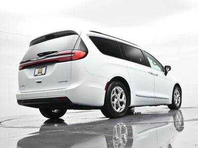 2023 Chrysler Pacifica Limited FWD