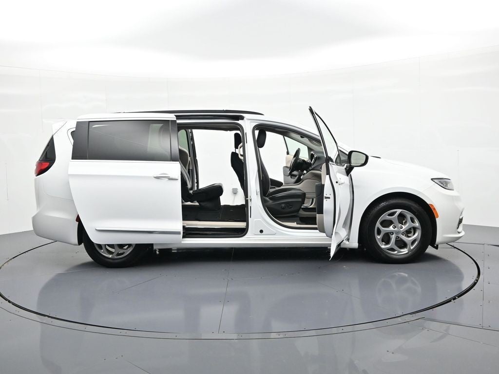 2023 Chrysler Pacifica Limited FWD