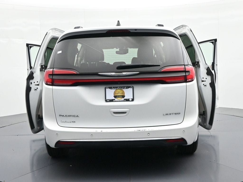 2023 Chrysler Pacifica Limited FWD