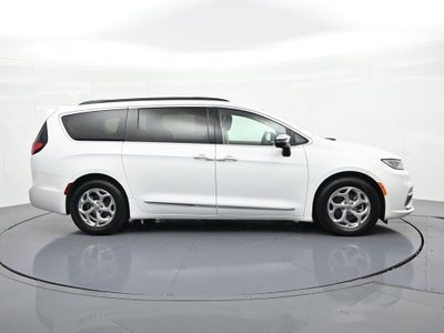 2023 Chrysler Pacifica Limited FWD