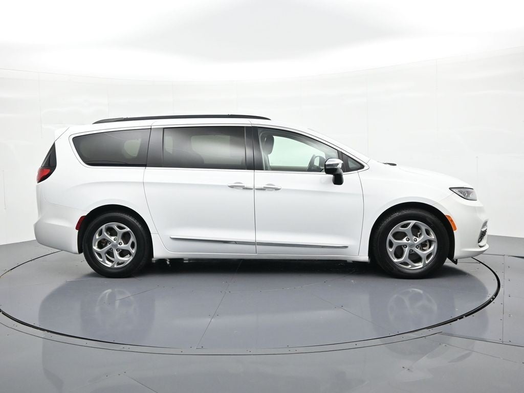 2023 Chrysler Pacifica Limited FWD