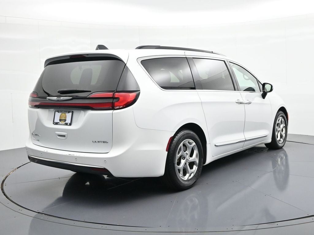 2023 Chrysler Pacifica Limited FWD