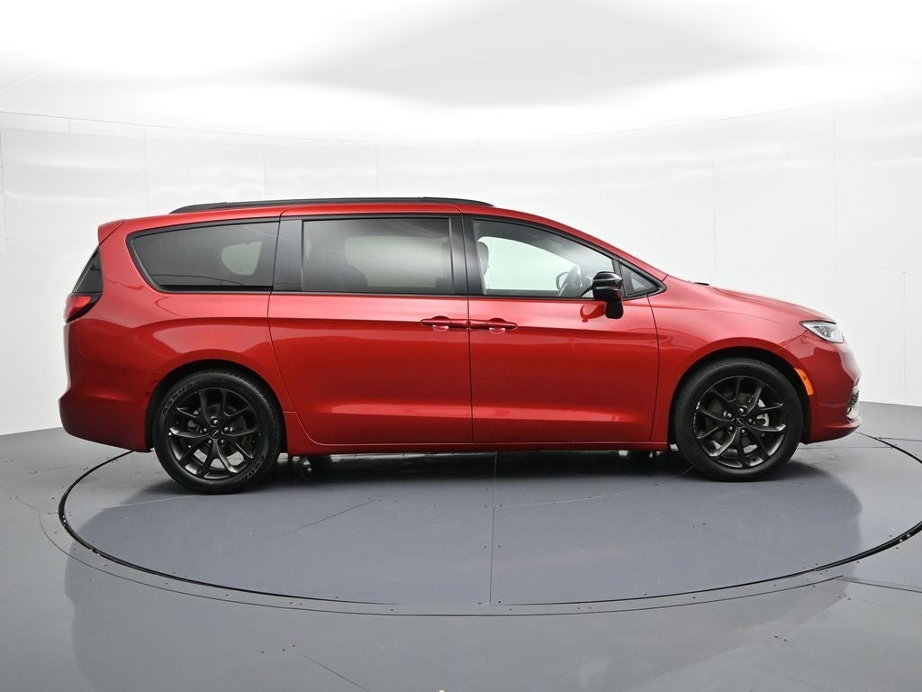 2025 Chrysler Pacifica Limited FWD