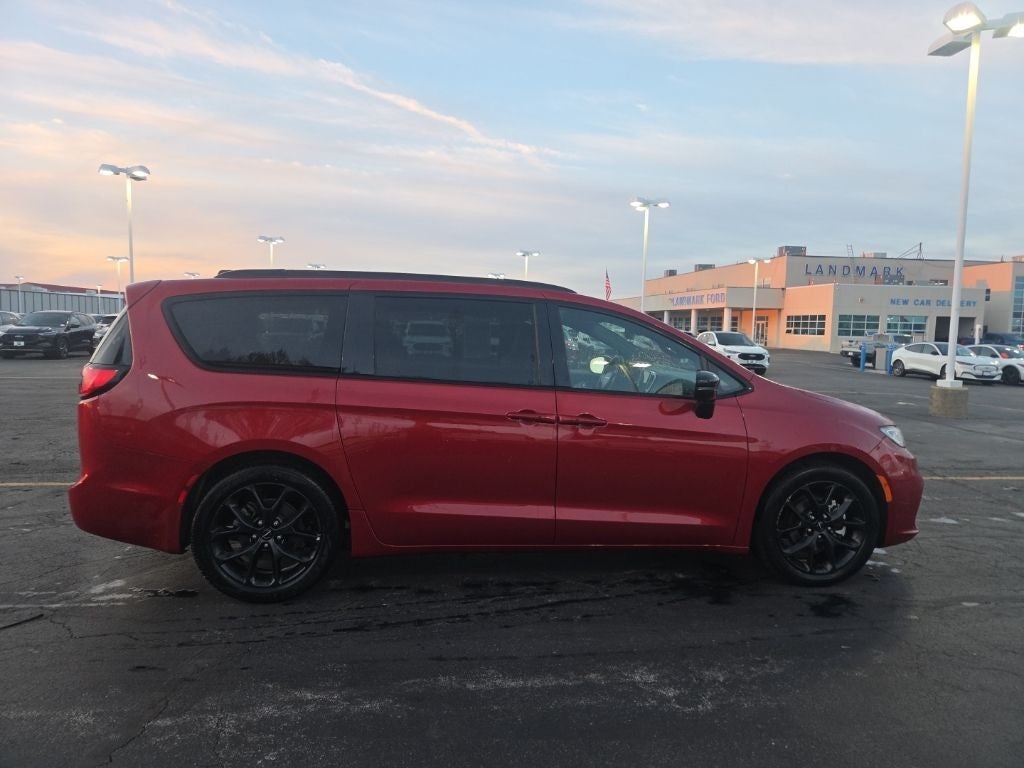 2025 Chrysler Pacifica Limited FWD