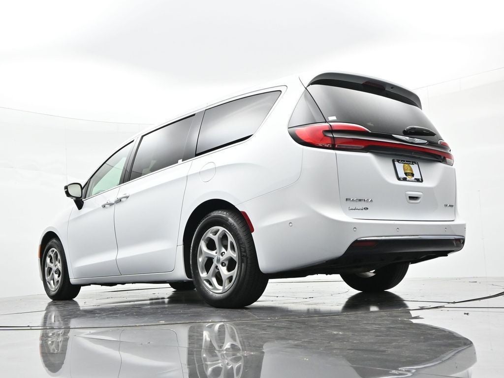 2024 Chrysler Pacifica Limited FWD