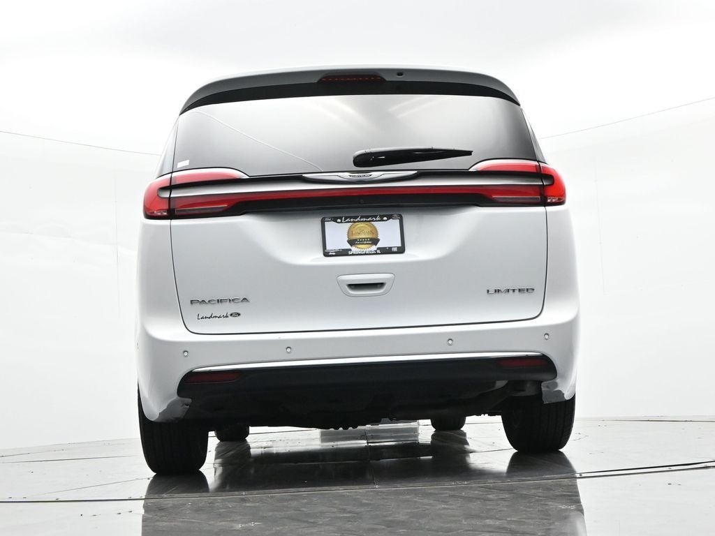 2024 Chrysler Pacifica Limited FWD