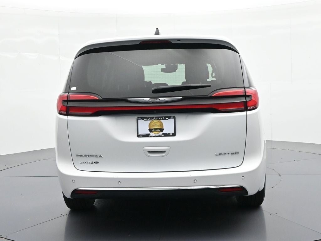 2024 Chrysler Pacifica Limited FWD