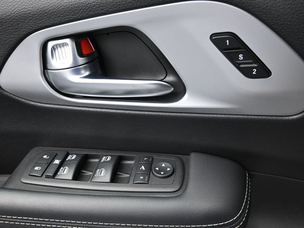 2025 Chrysler Pacifica Limited FWD