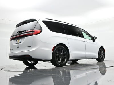 2025 Chrysler Pacifica Limited FWD