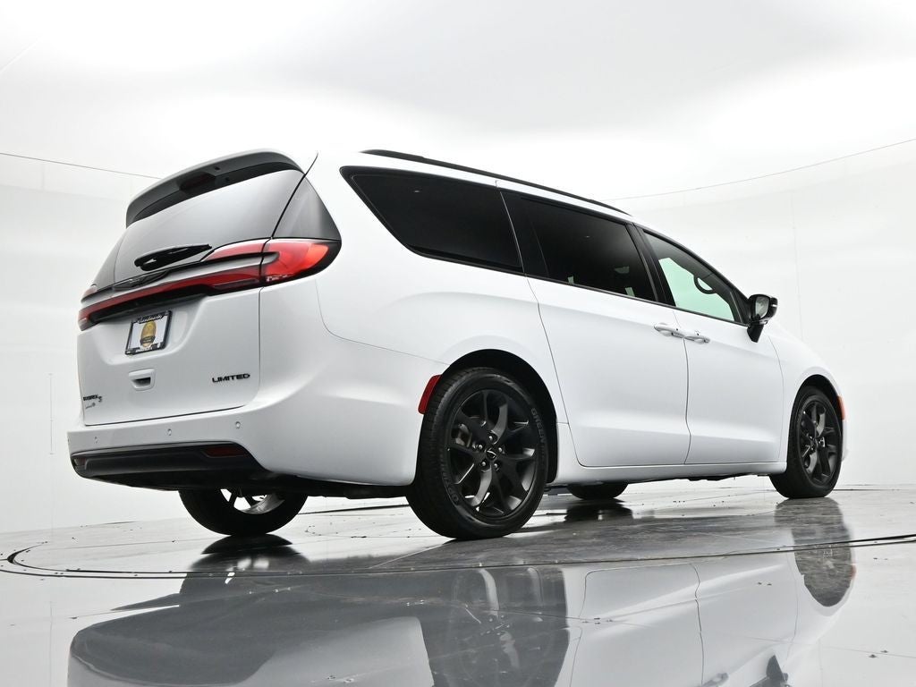 2025 Chrysler Pacifica Limited FWD