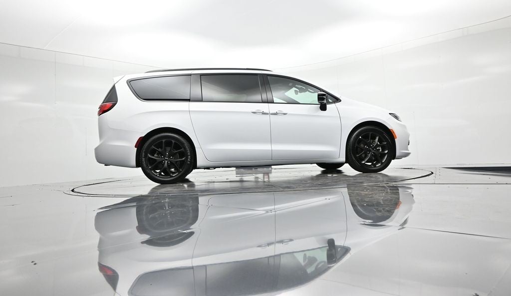 2025 Chrysler Pacifica Limited FWD