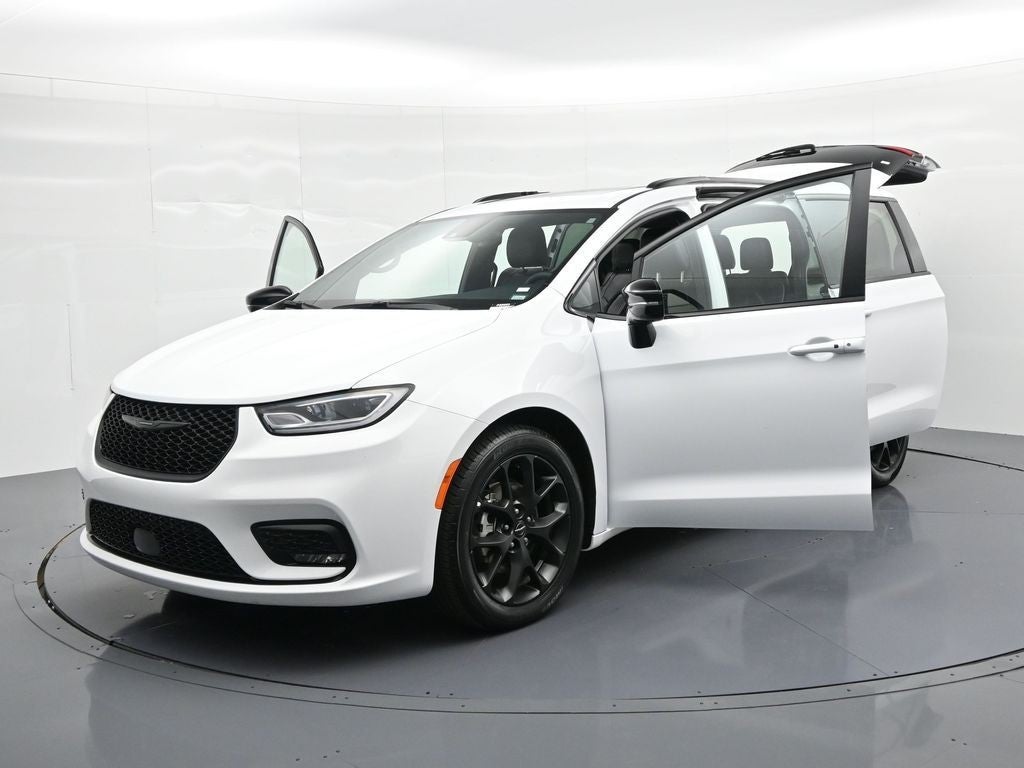 2025 Chrysler Pacifica Limited FWD