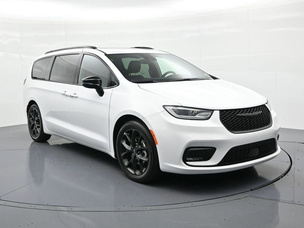 2025 Chrysler Pacifica Limited FWD