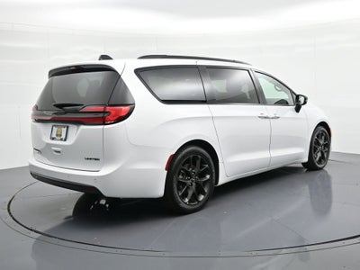 2025 Chrysler Pacifica Limited FWD