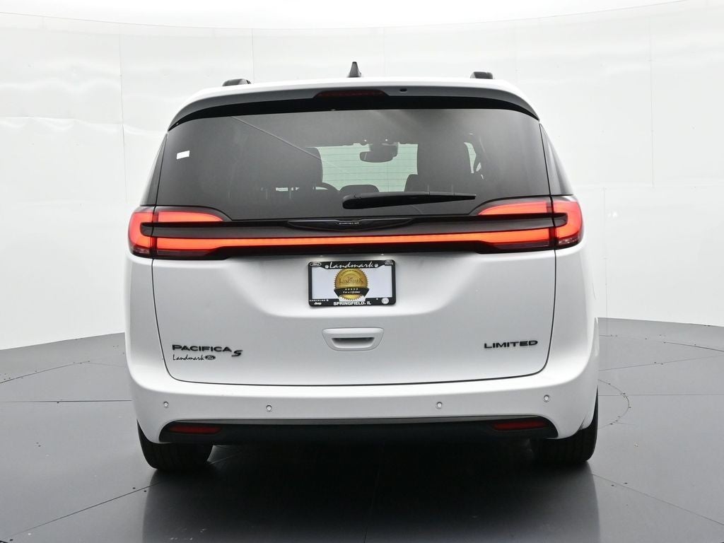 2025 Chrysler Pacifica Limited FWD