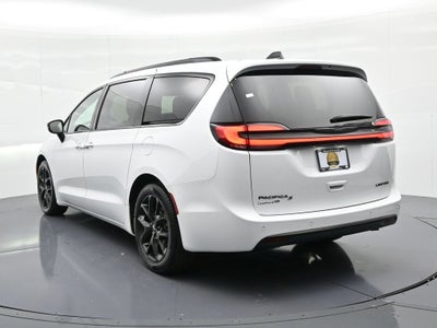 2025 Chrysler Pacifica Limited FWD