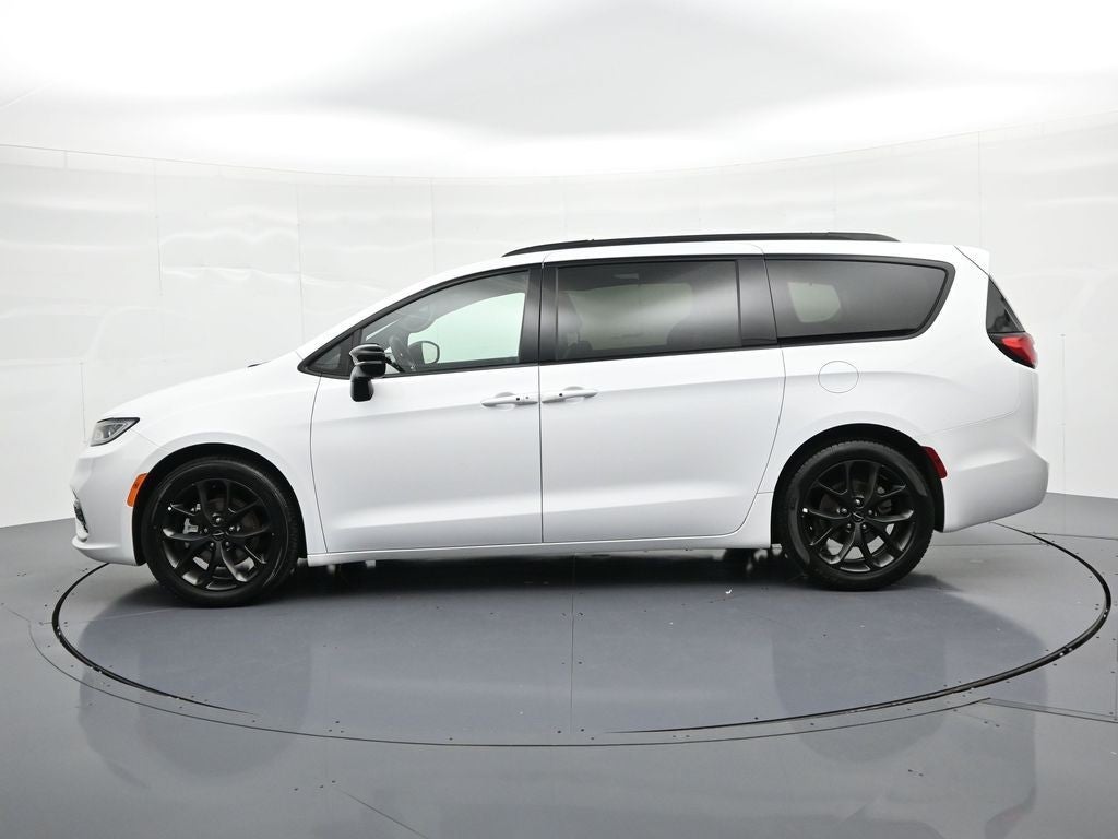 2025 Chrysler Pacifica Limited FWD