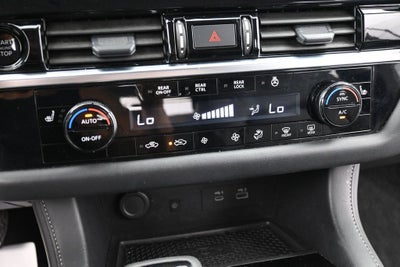 2025 Nissan Pathfinder SL 2WD