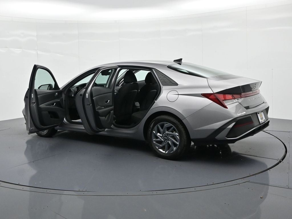 2024 Hyundai Elantra SEL IVT