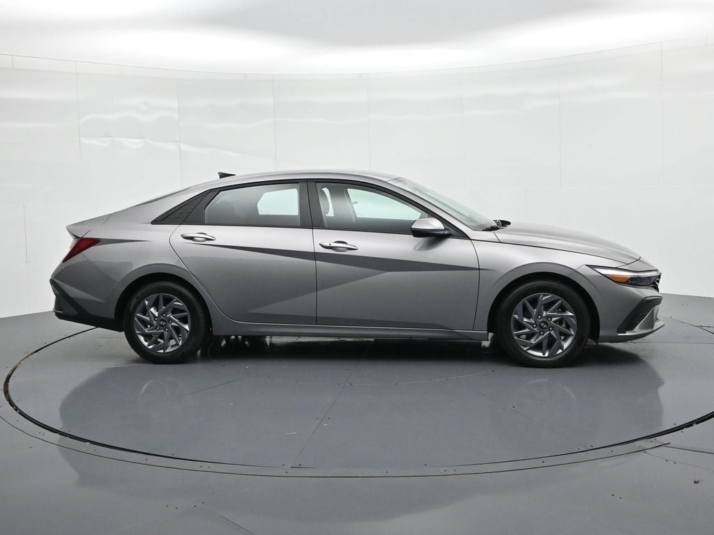 2024 Hyundai Elantra SEL IVT