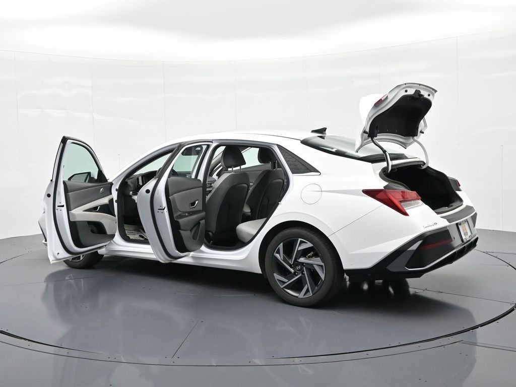2024 Hyundai Elantra Limited IVT